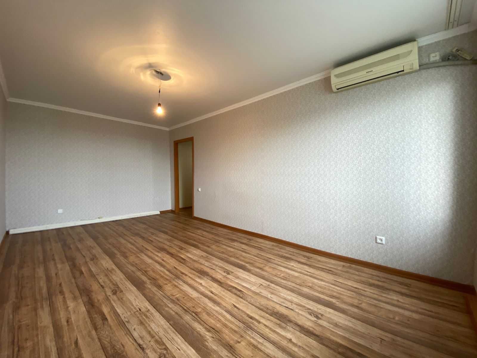 продам 2х комн кв 8мкр Ауэзова 79