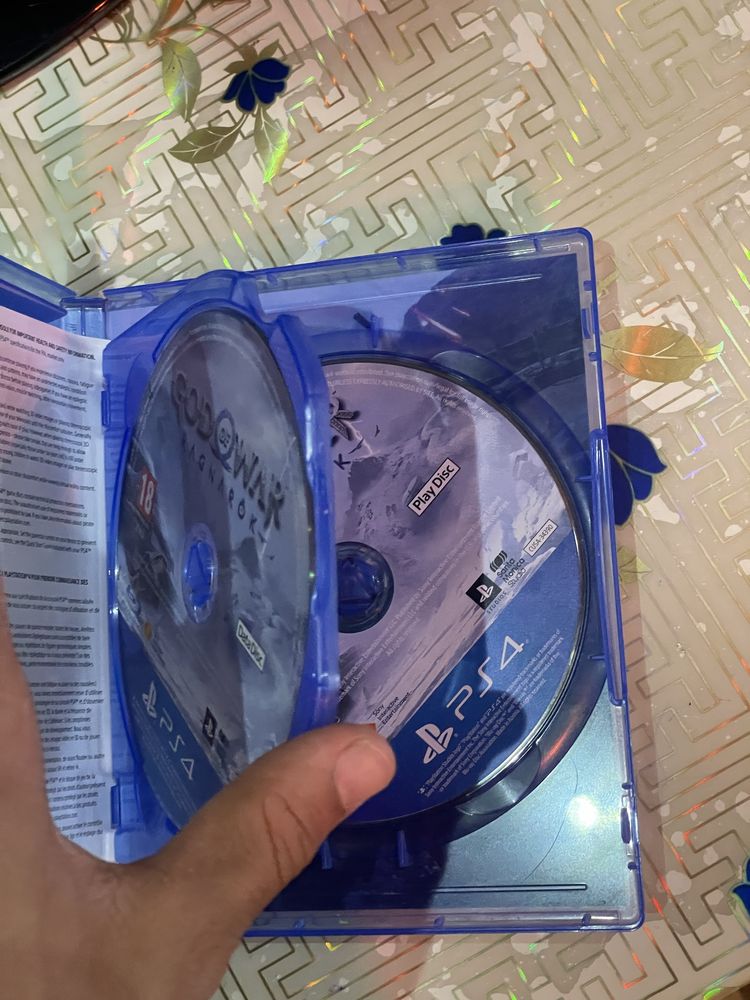 Игры на пс4  в хорошем состояние .