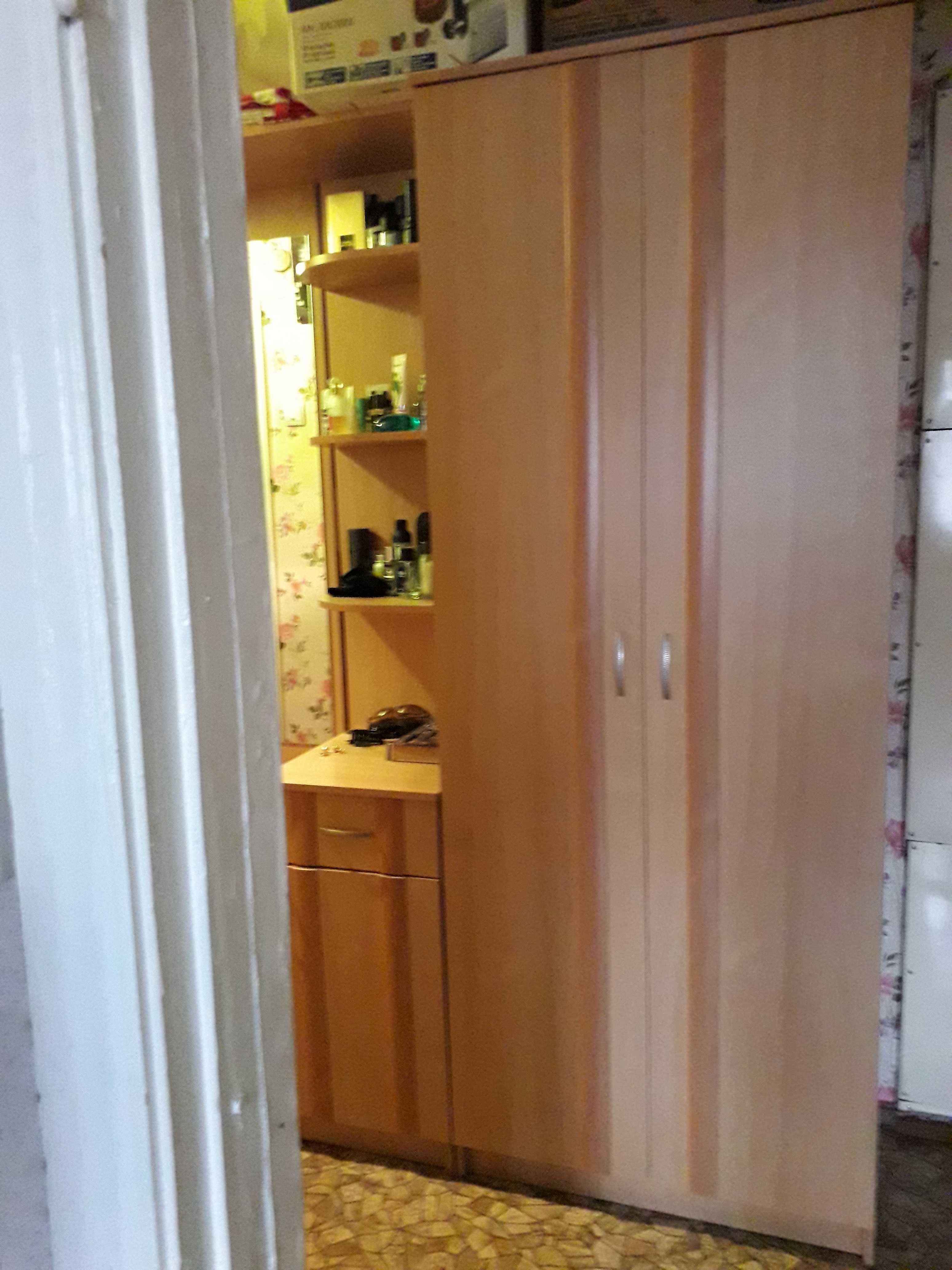 Продаю прихожую мебель