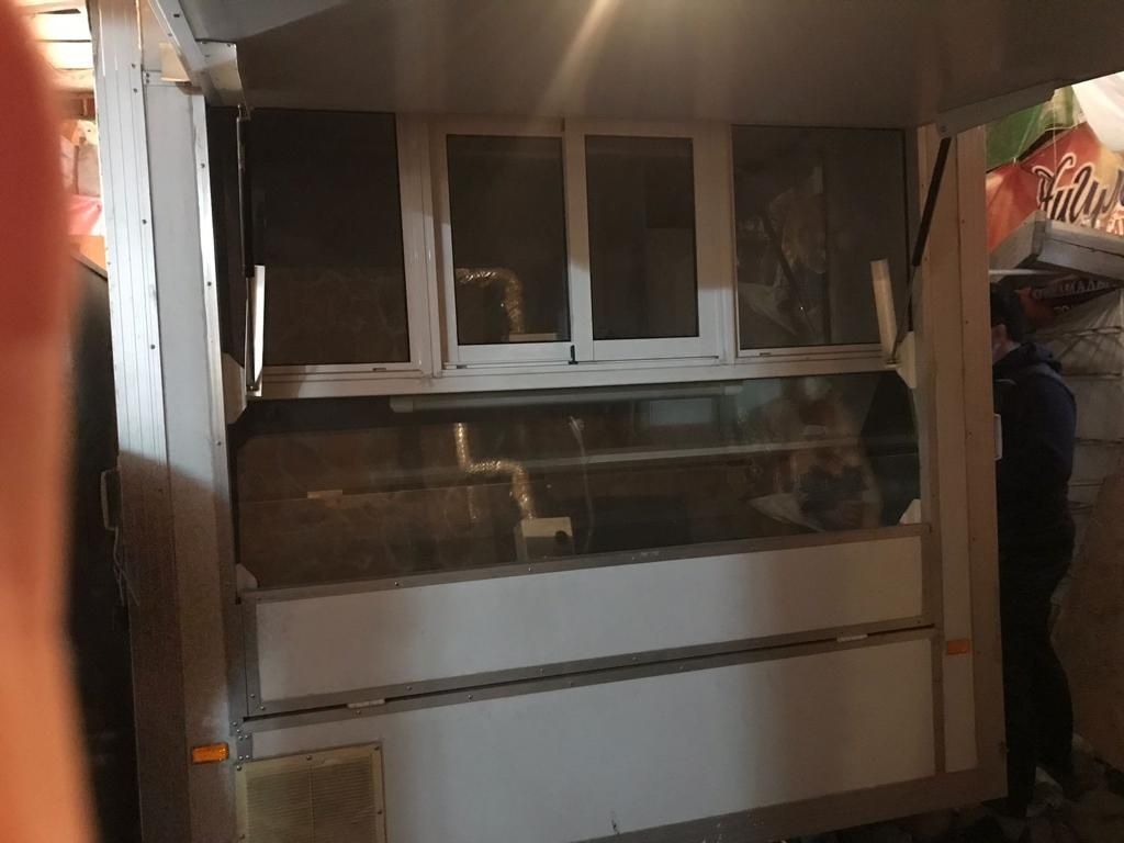 Продам Багем ( витринный холодильник- прицеп)