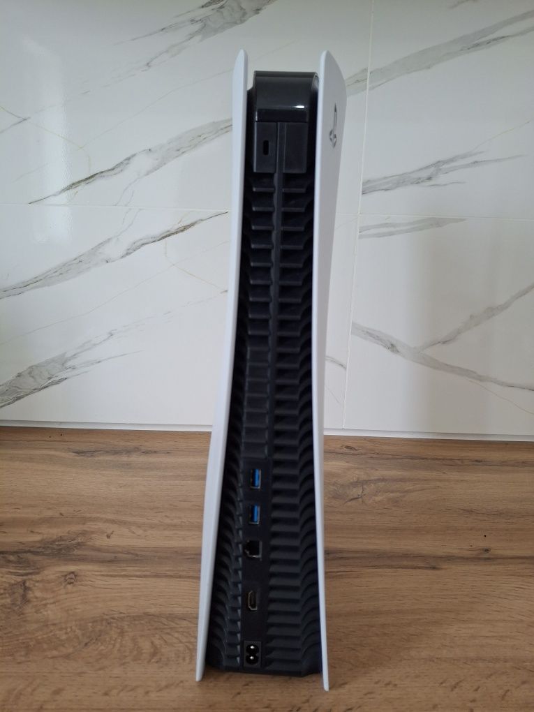 Продаю Ps5 состояние хорошое + игры и 2 джойстика оба Dualsense