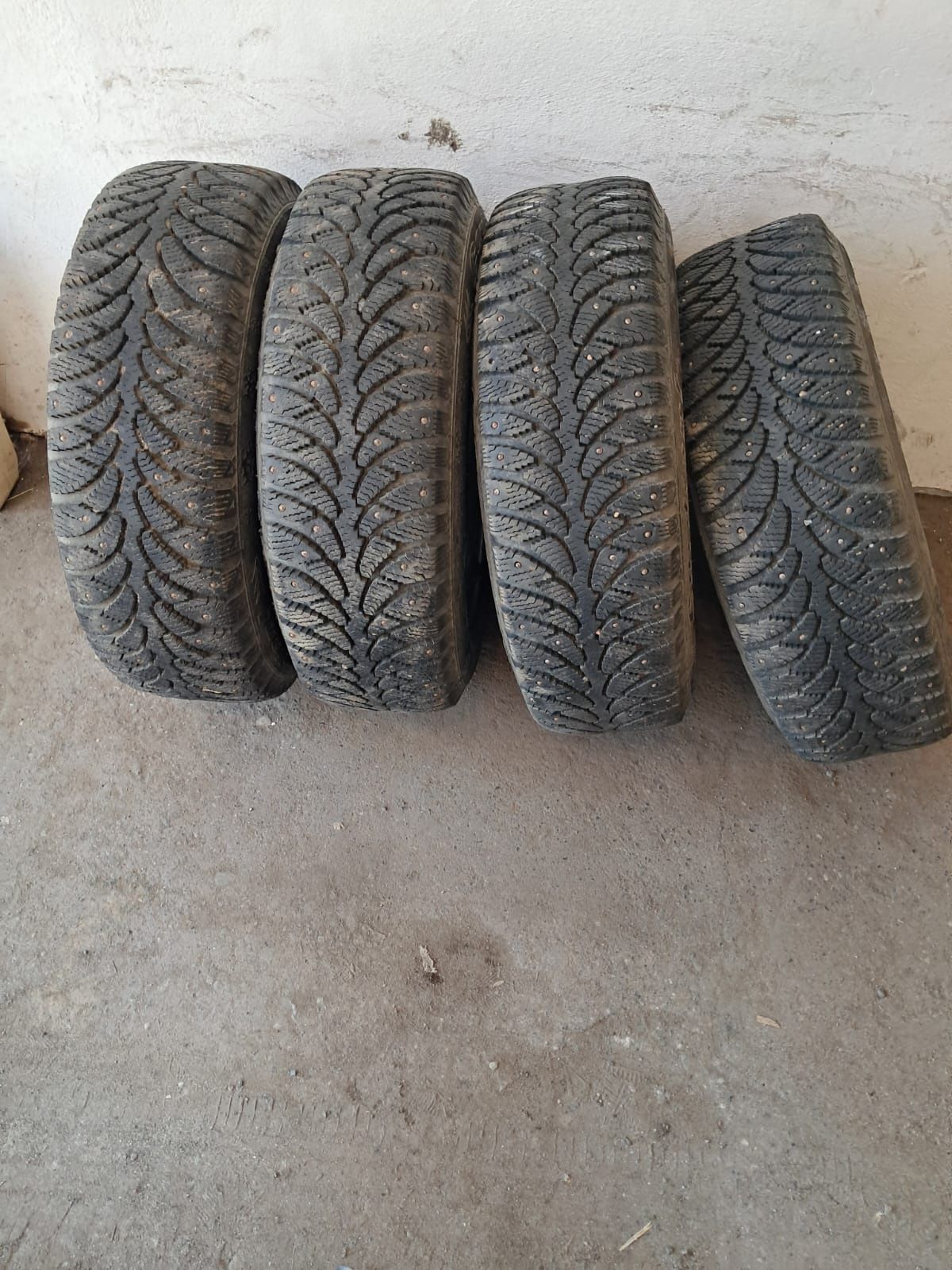 Продам зимнюю резину 14 р