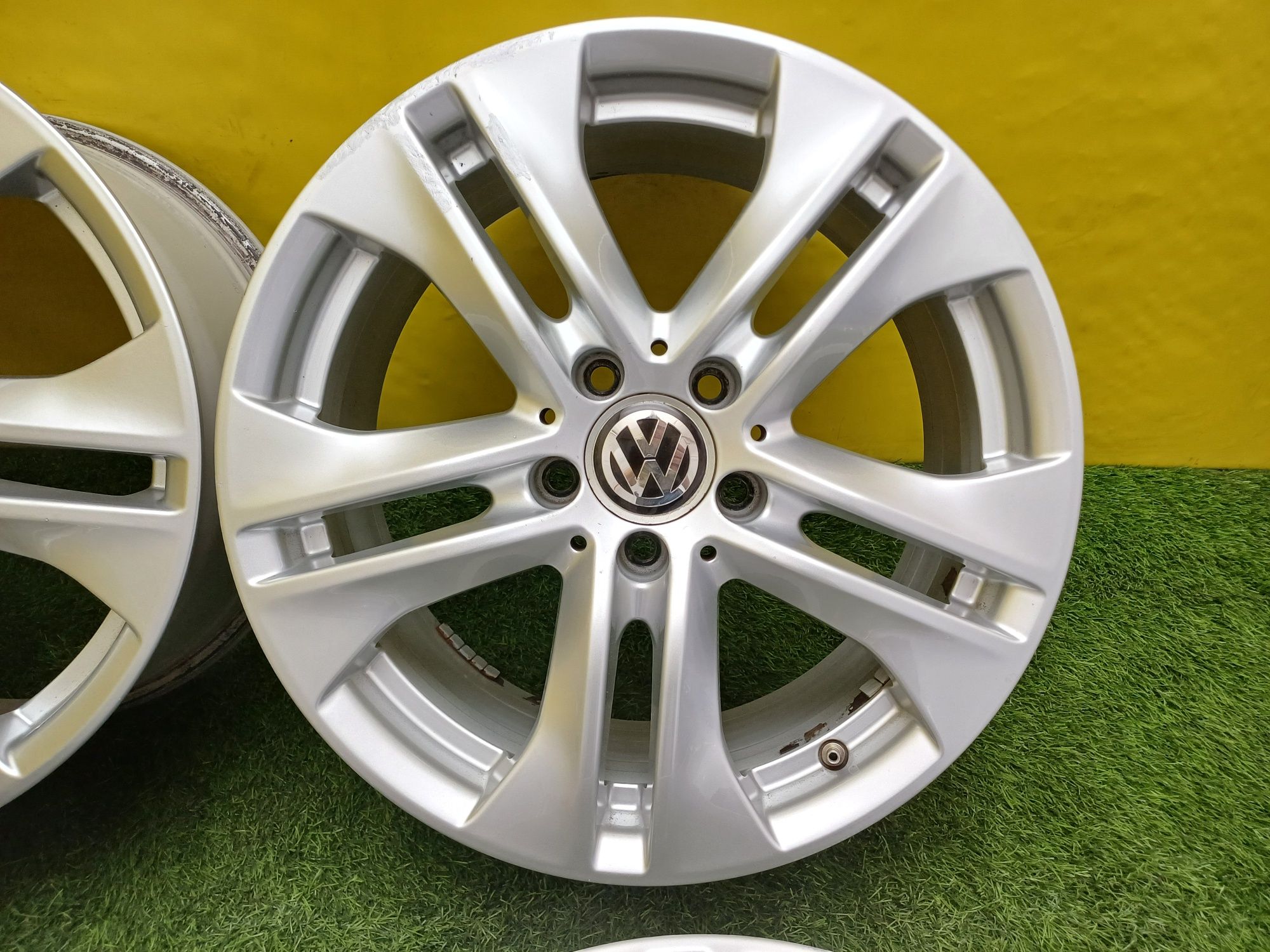 Диски R17 5×112 на Volkswagen и другие.