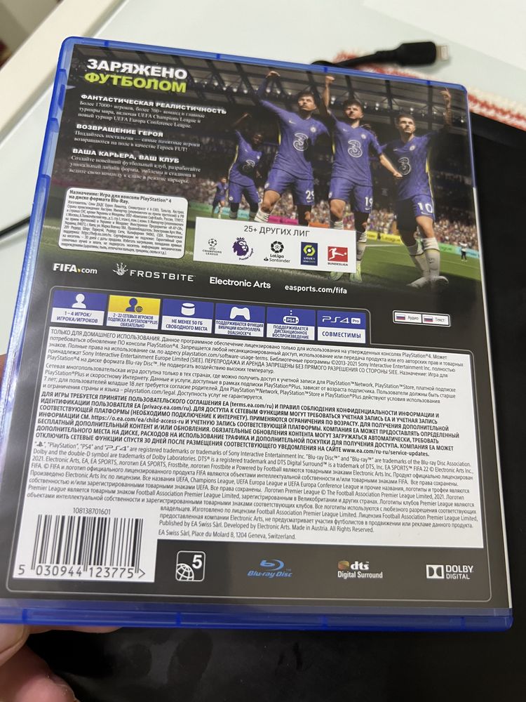 Продам ps4 в отличном состоянии + фифа 24 человек паук ufc в подарок