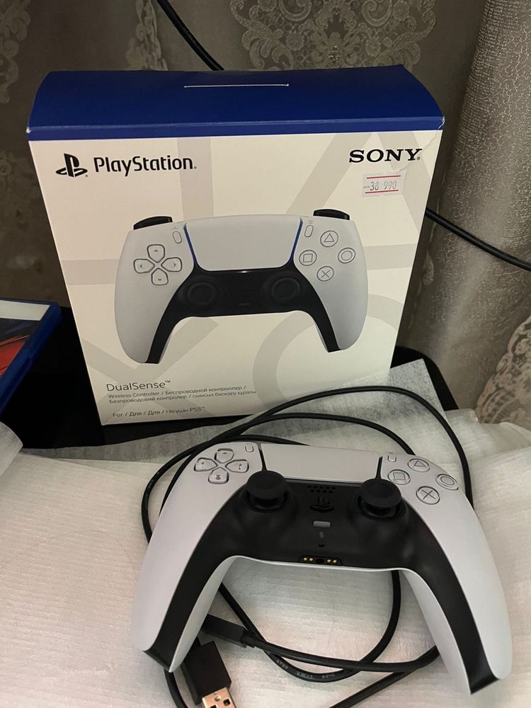 Продам PlayStation 5 с джойстиками и играми!