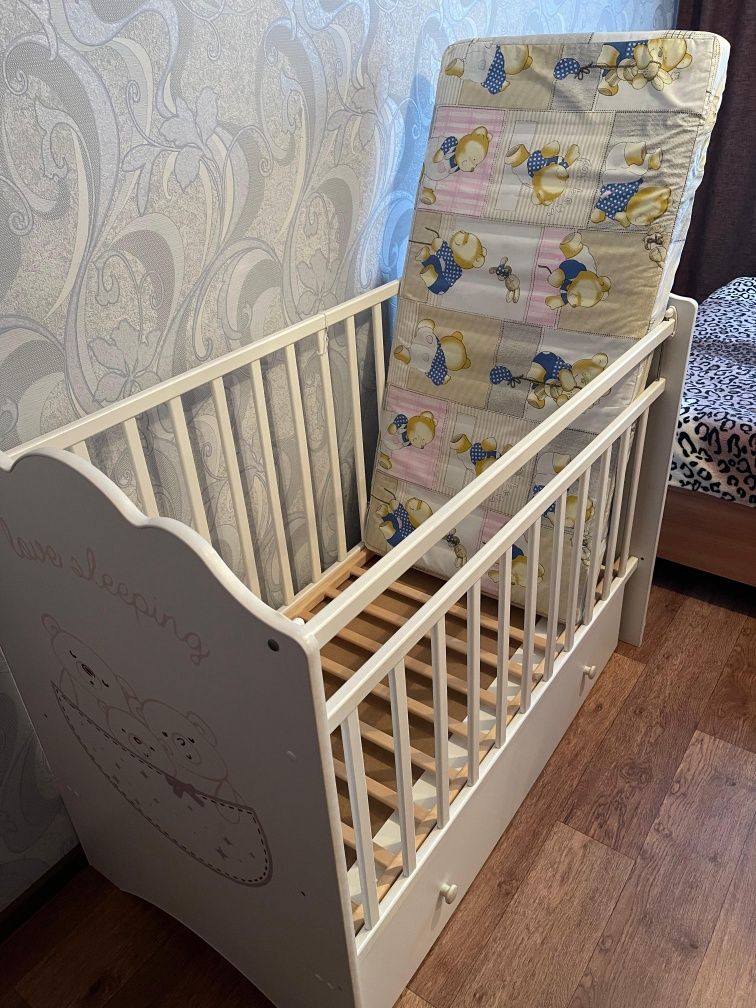 Продам детскую кроватку