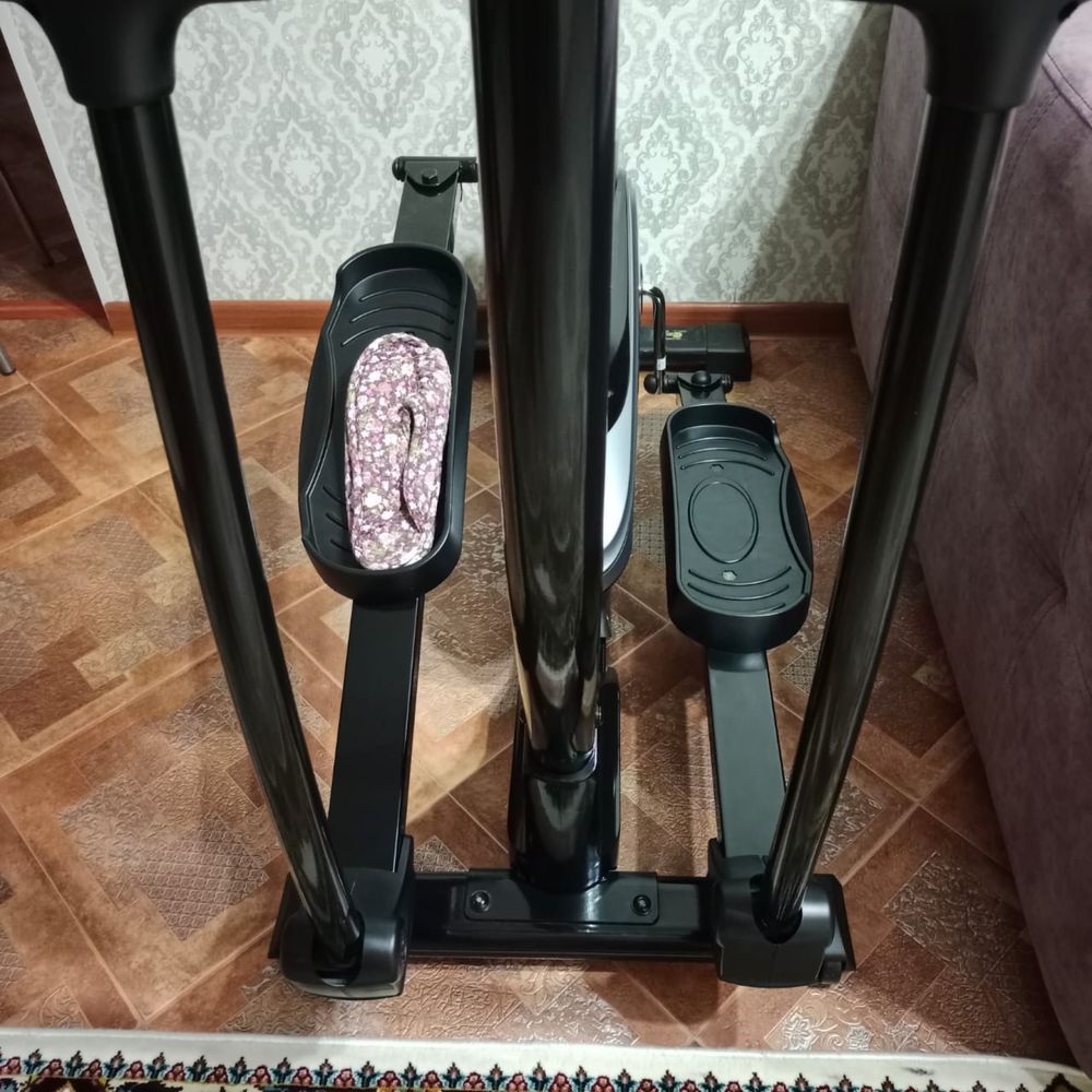 Элептический тренажёр HG-E10603E