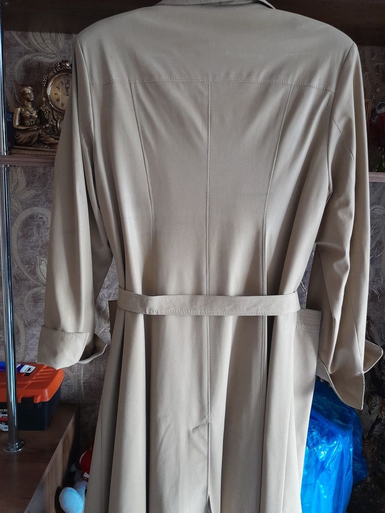 Продам женский плащ б/у.