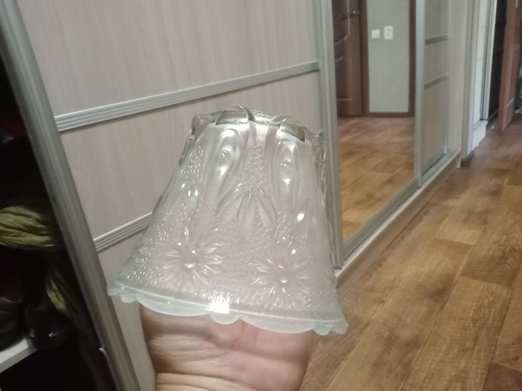 Продам люстру, плафоны
