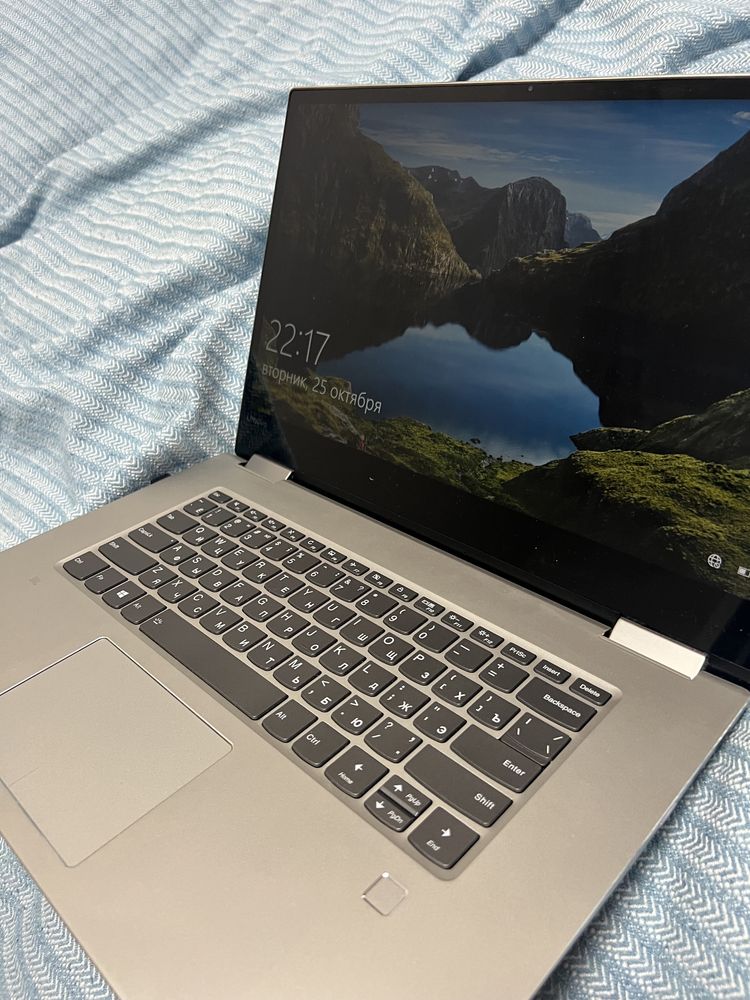 Продам отличный Lenovo Yoga 720