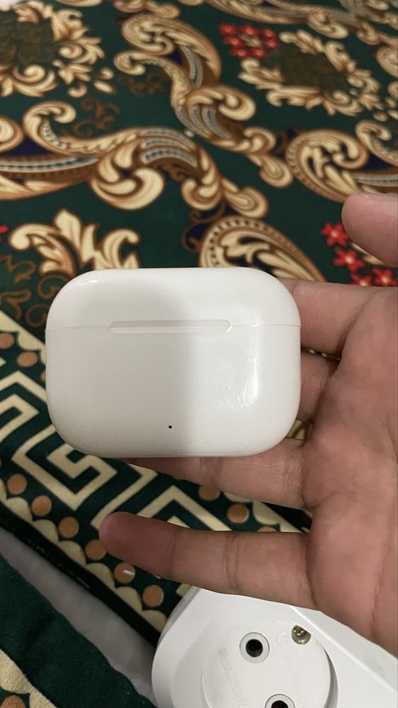 Продается AirPods