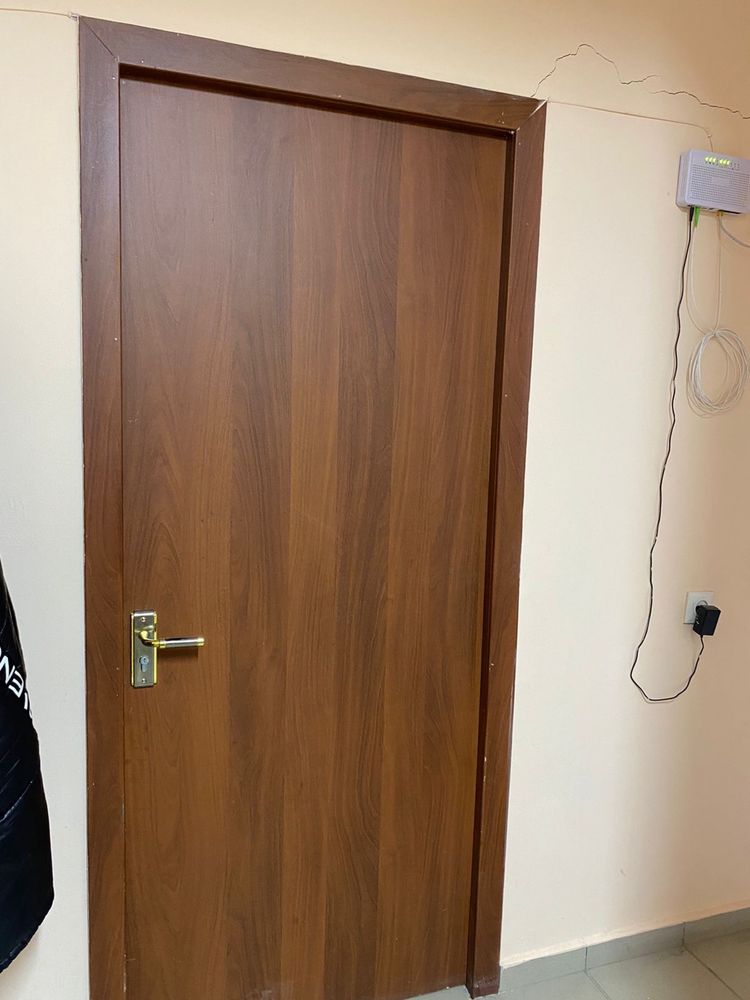 Есіктер сатылады қол жетиди багада жағдайы жаксы