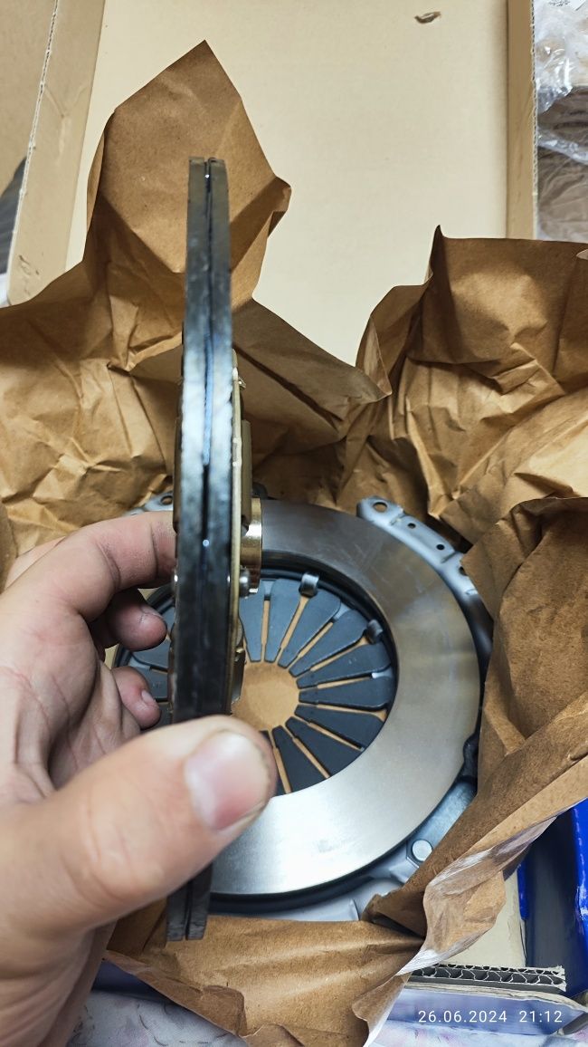 Продам автомобиль mazda cronos