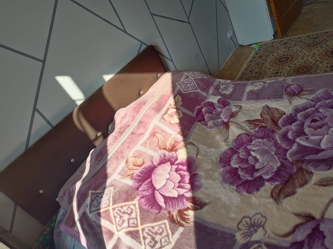 Продается двухспальная  кровать