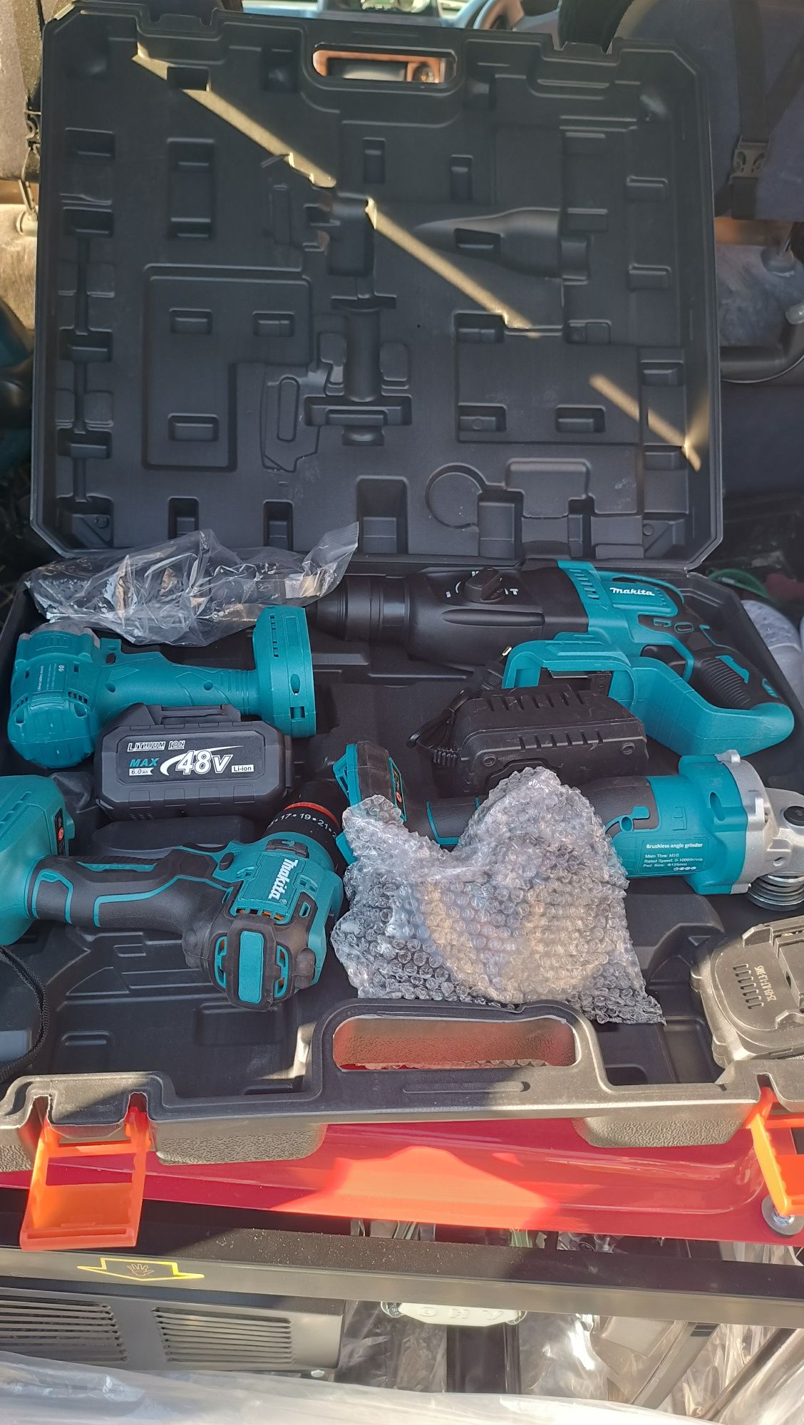 Продам бензиновый генератор makita и набор инструментов makita 4в1