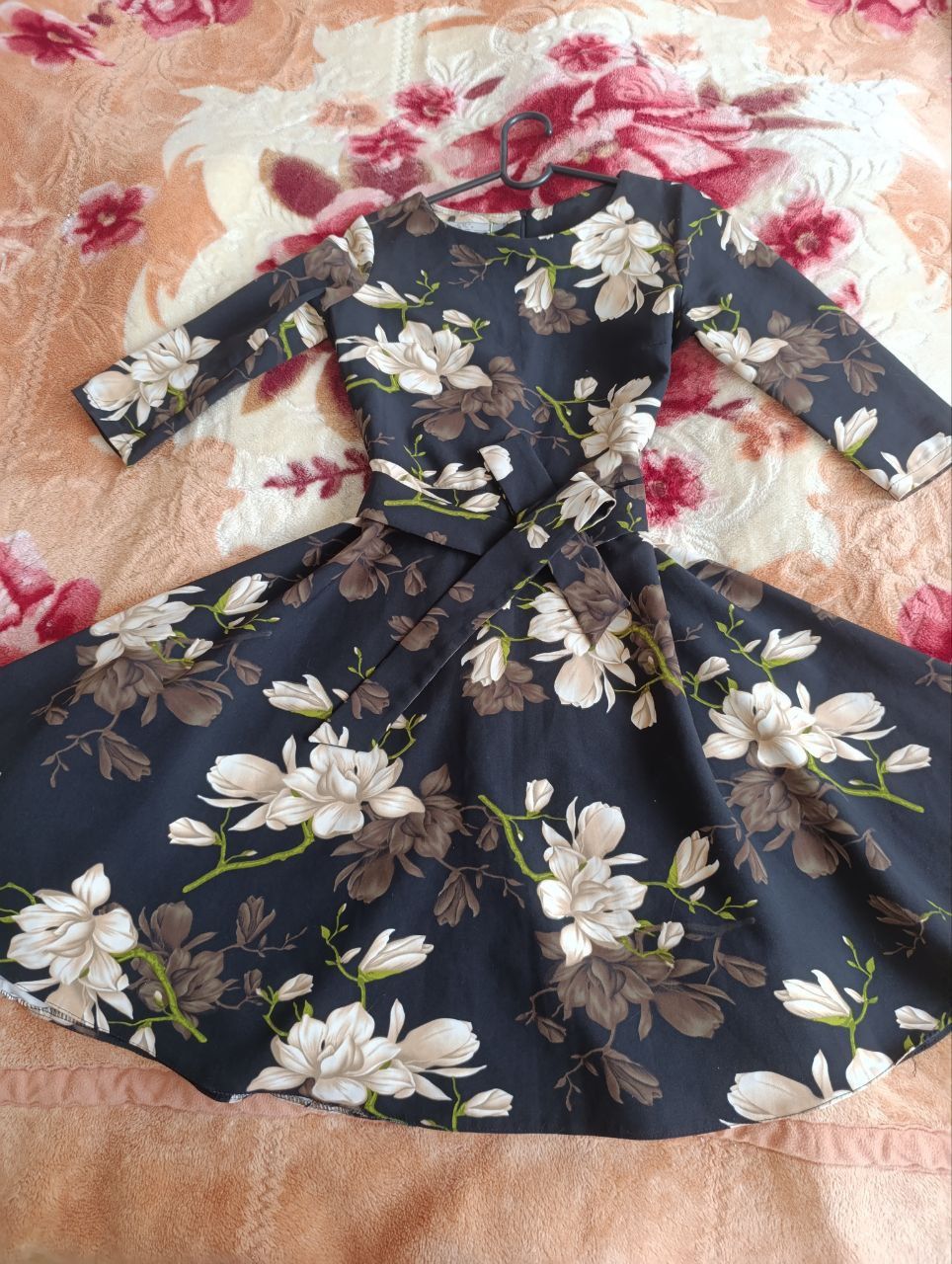 Платье красивое продам