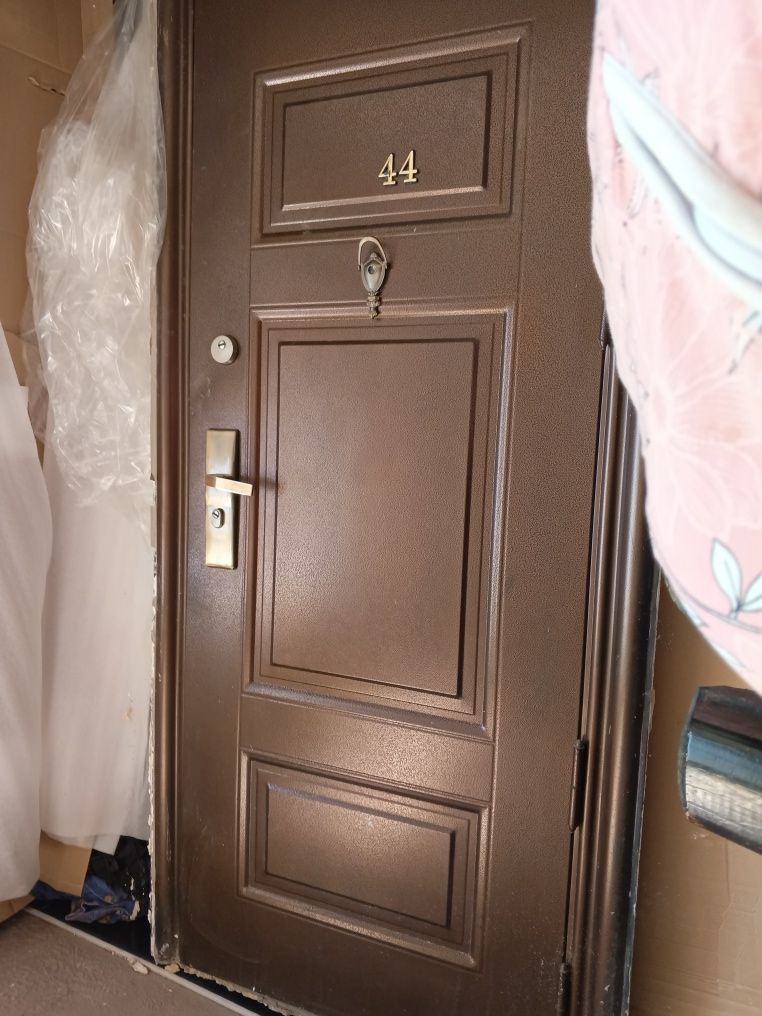 Продам входную дверь