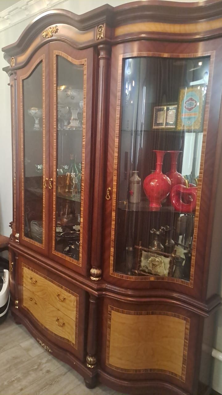Сервант в гостинную