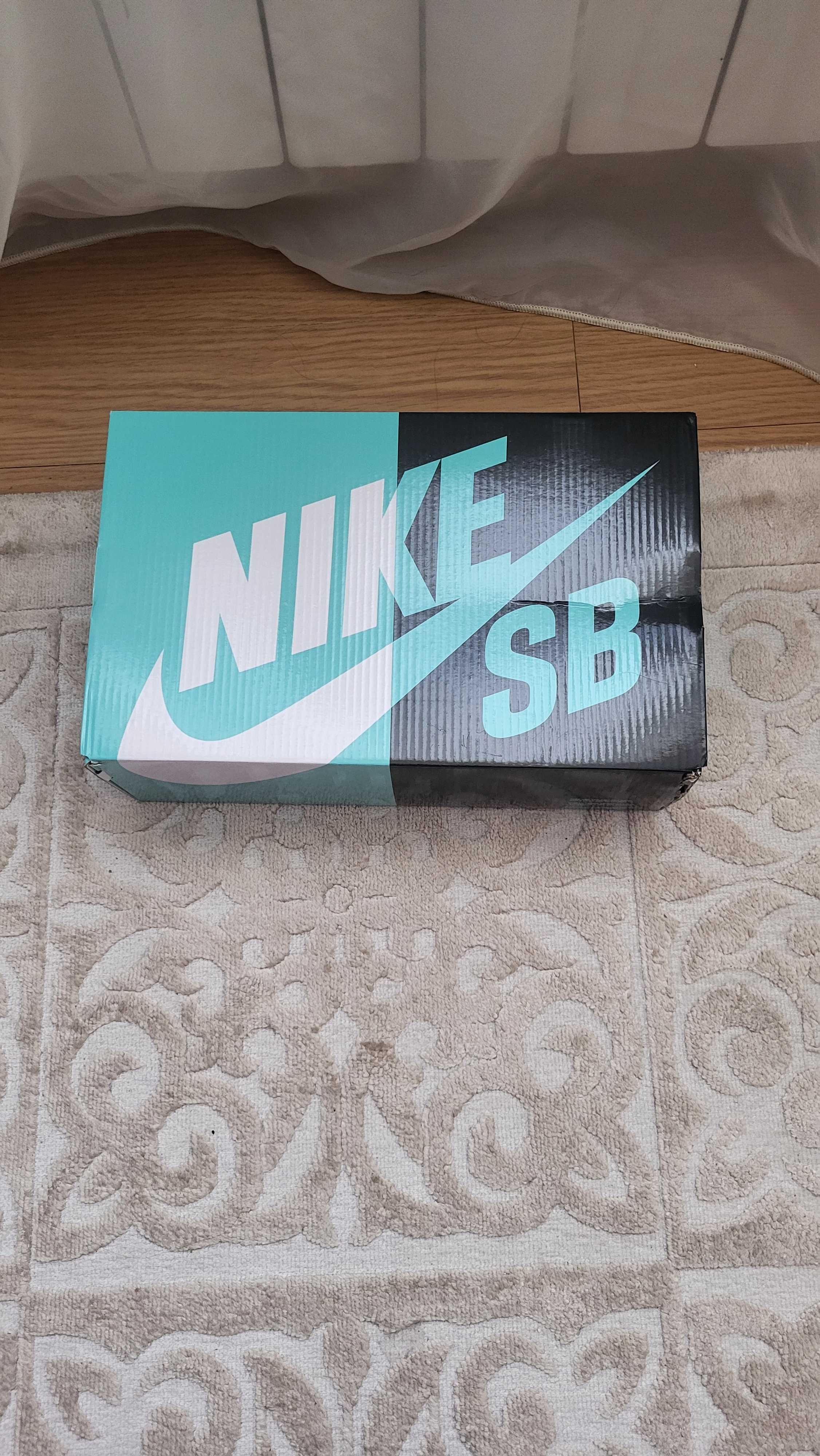 nike sb dunks фиолетовый лобстер