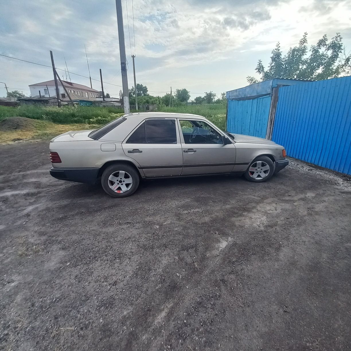 Продам мерседес 124 ешка