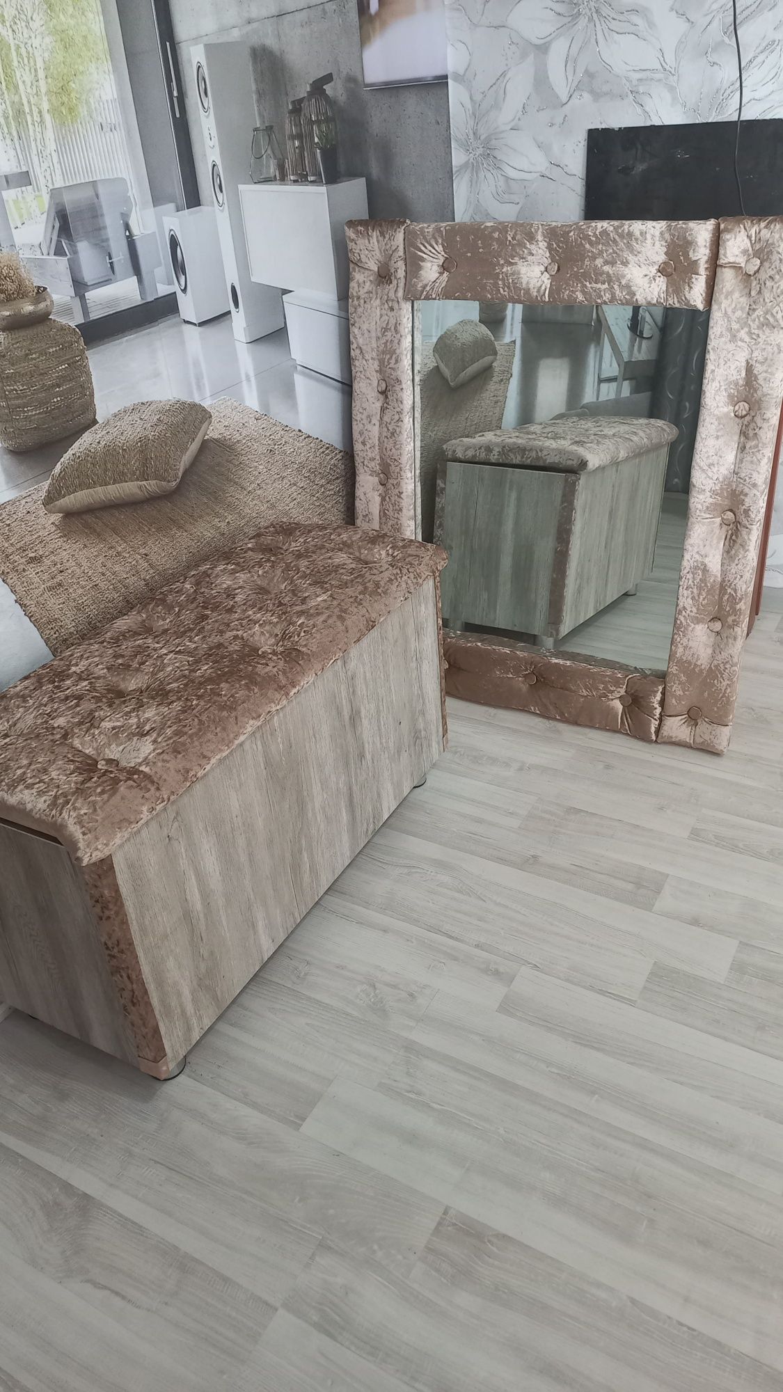 Продам зеркало и тумбу