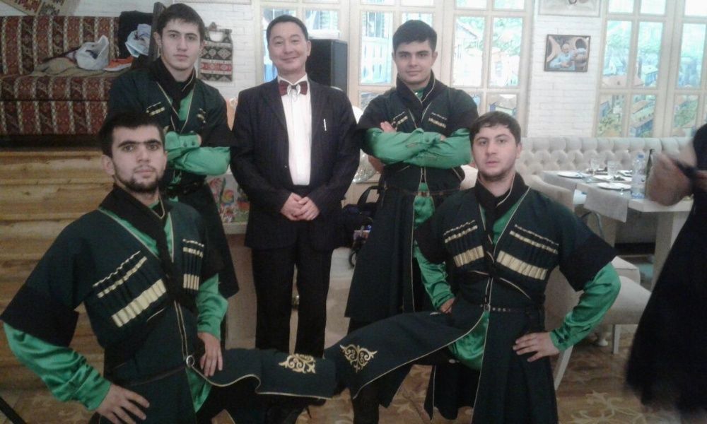 Ведущий в Алматы к/р