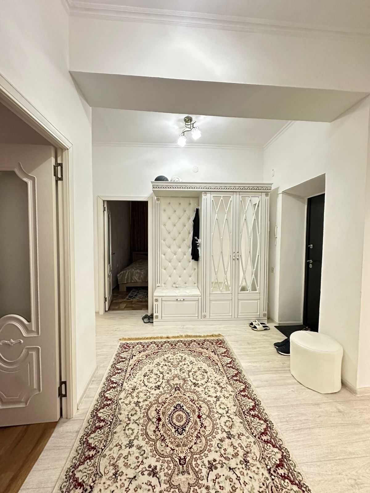 Продается 3-комнатная квартира Нурсат-1 вдоль аллеи (ориентир Роддом)
