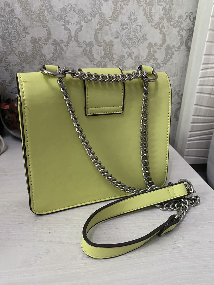 Плодам сумку Bershka