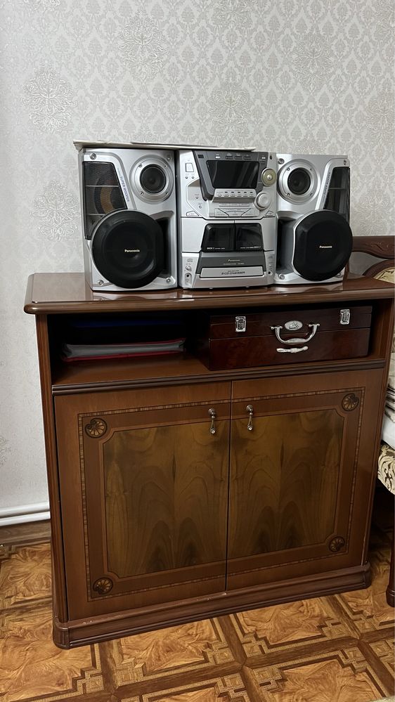Продам гарнитур для гостиной комнаты