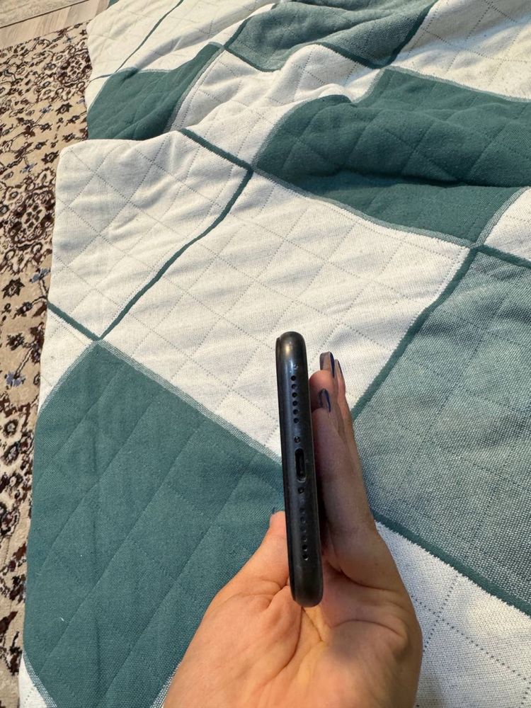 Iphone 11  емкость 77 %