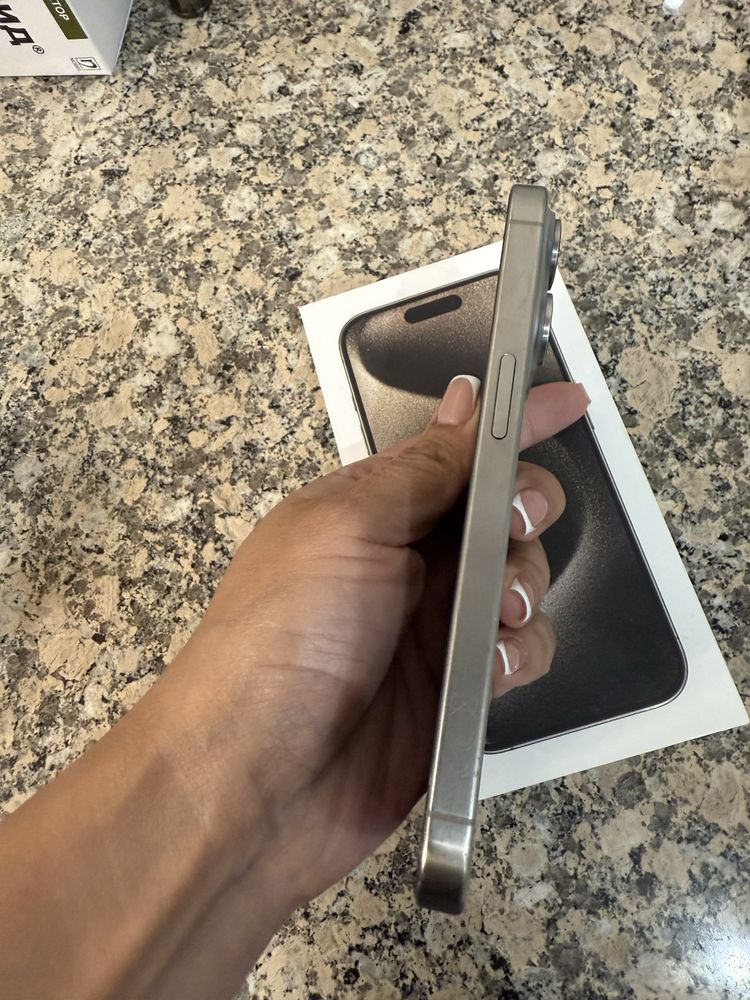 Продам Iphone 15 pro 128gb