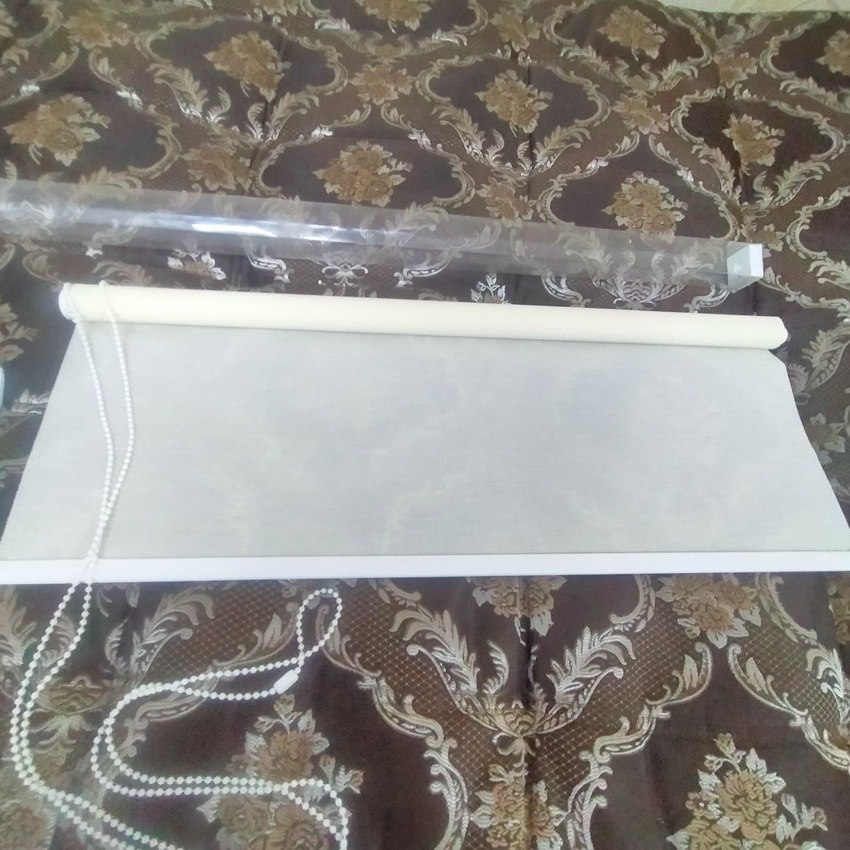 Продам жалюзи- роллы ( лен) ширина 75см, не подошли к окну.