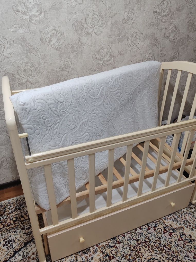 Продам детскую кроватку.