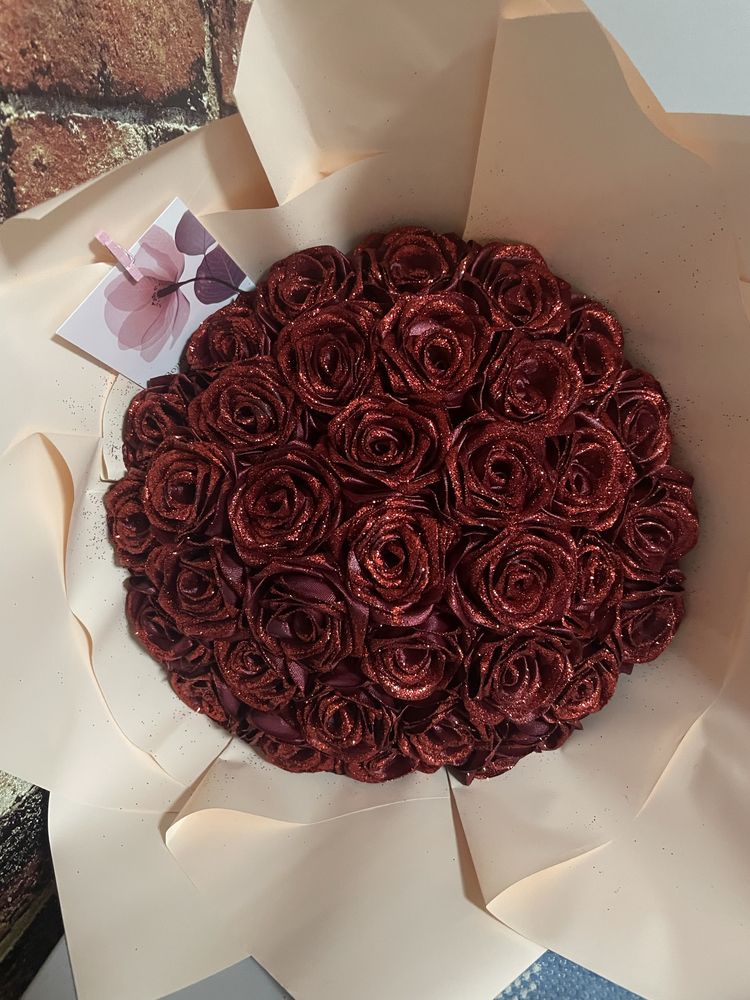 Розы из атласных лент