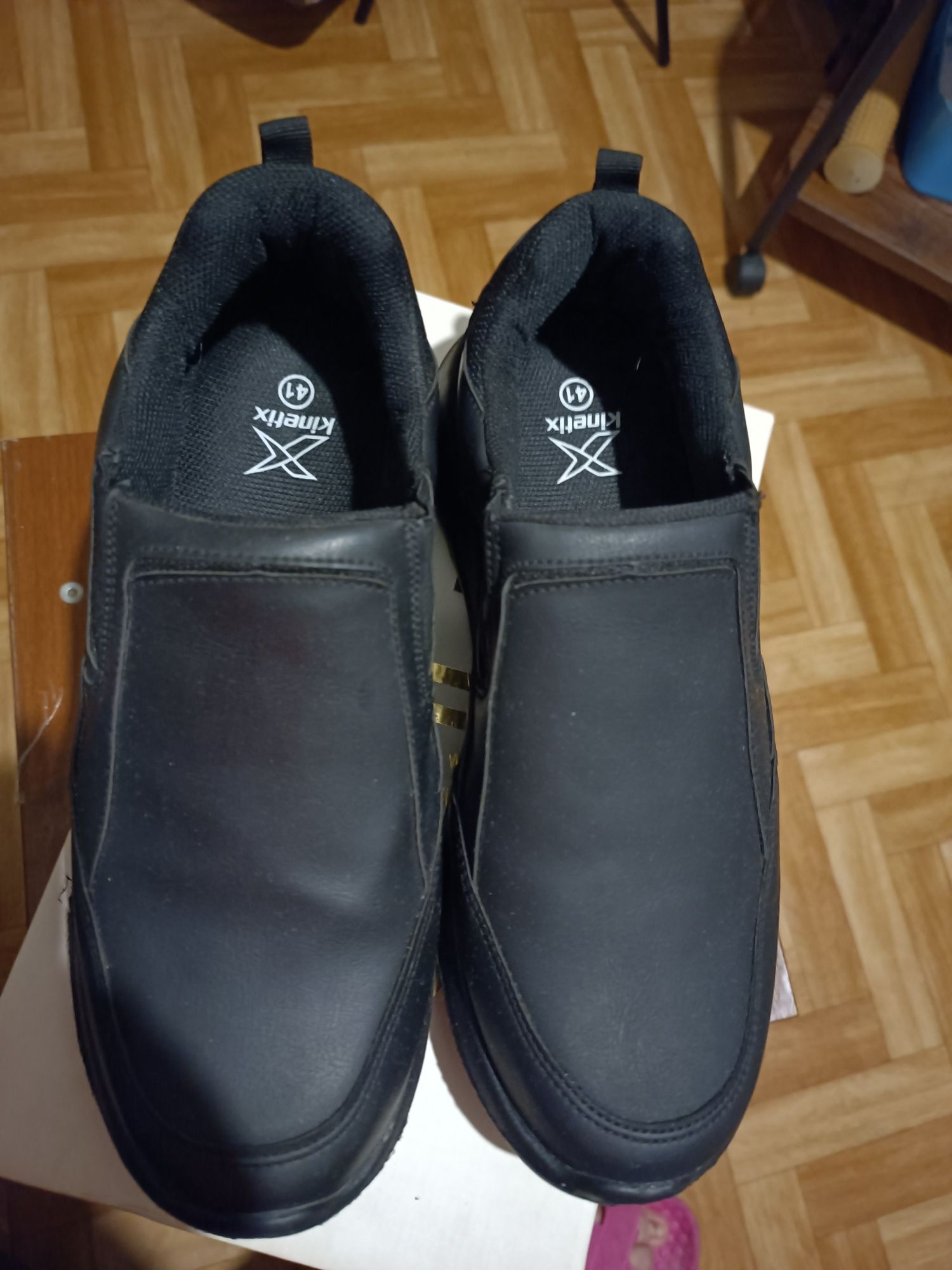 Продам мужские туфли 41 р, пр-во Турция,б/у ,в отличном состоянии.