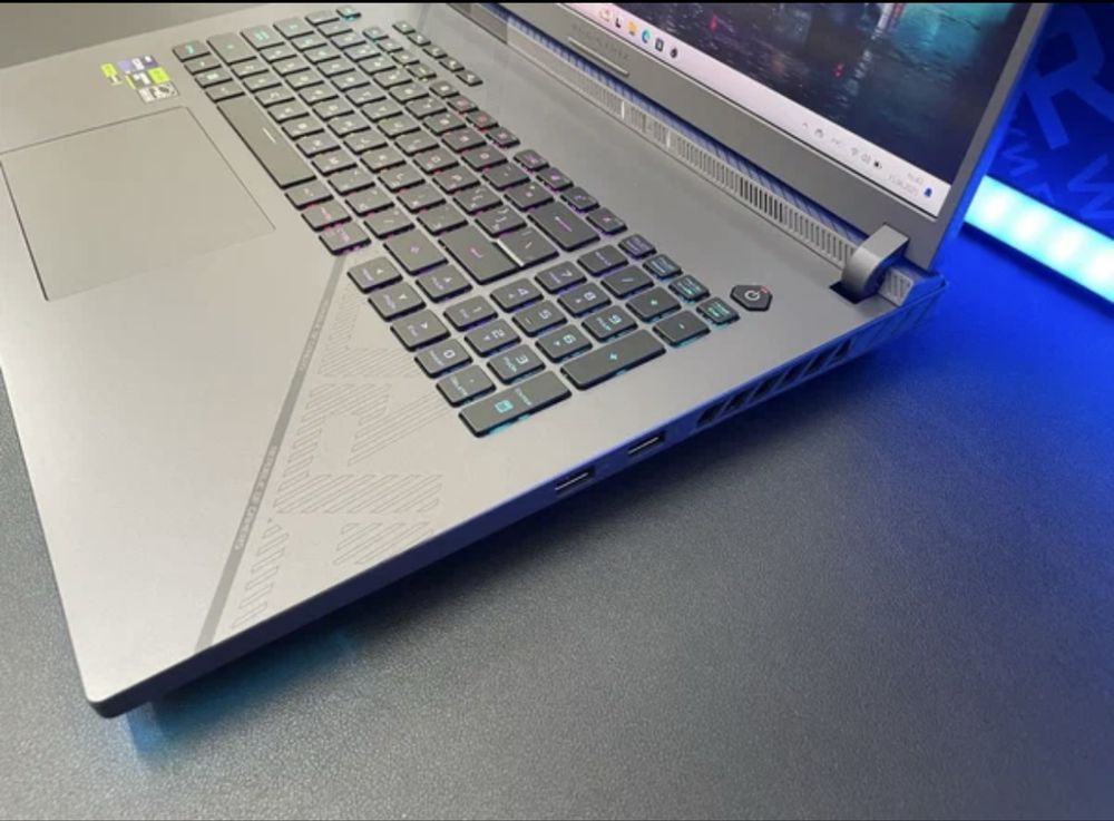 Продам/обмен ASUS ROG Strix 18 | i9 | RTX 4070 | 2K | 240 Гц | 16 ГБ