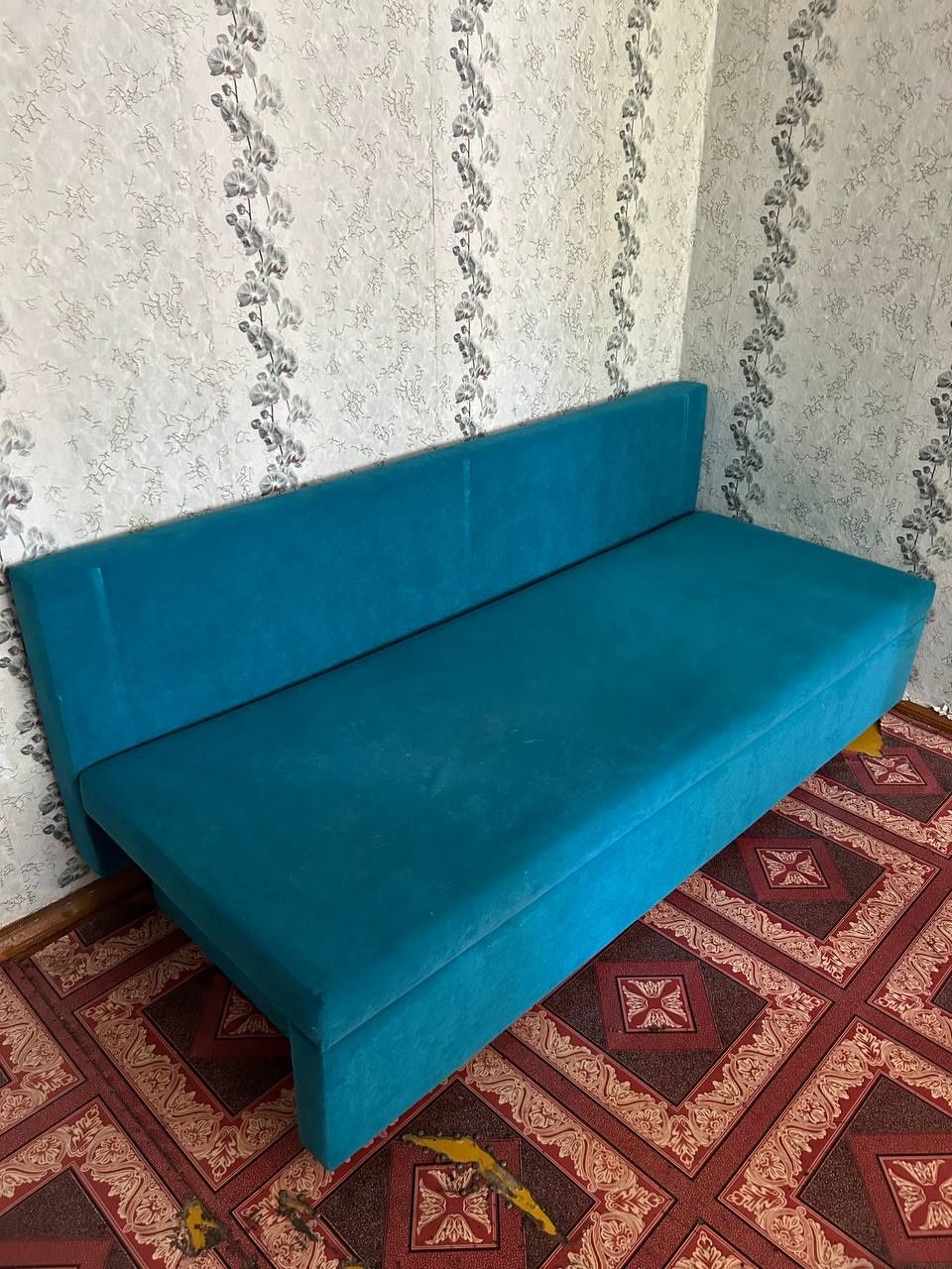 Диван почти новый