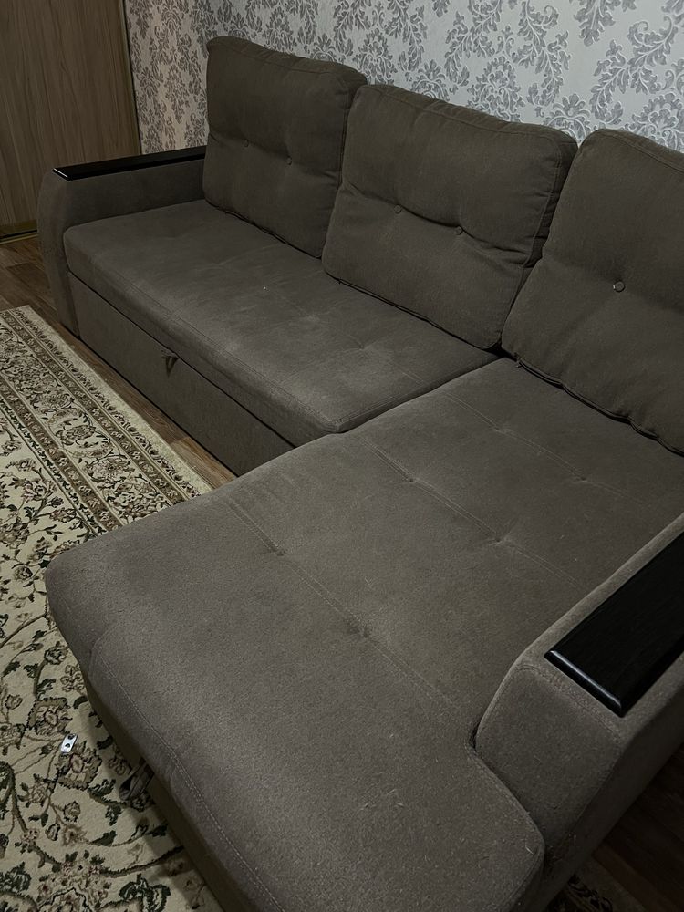 Продам диван для гостинной