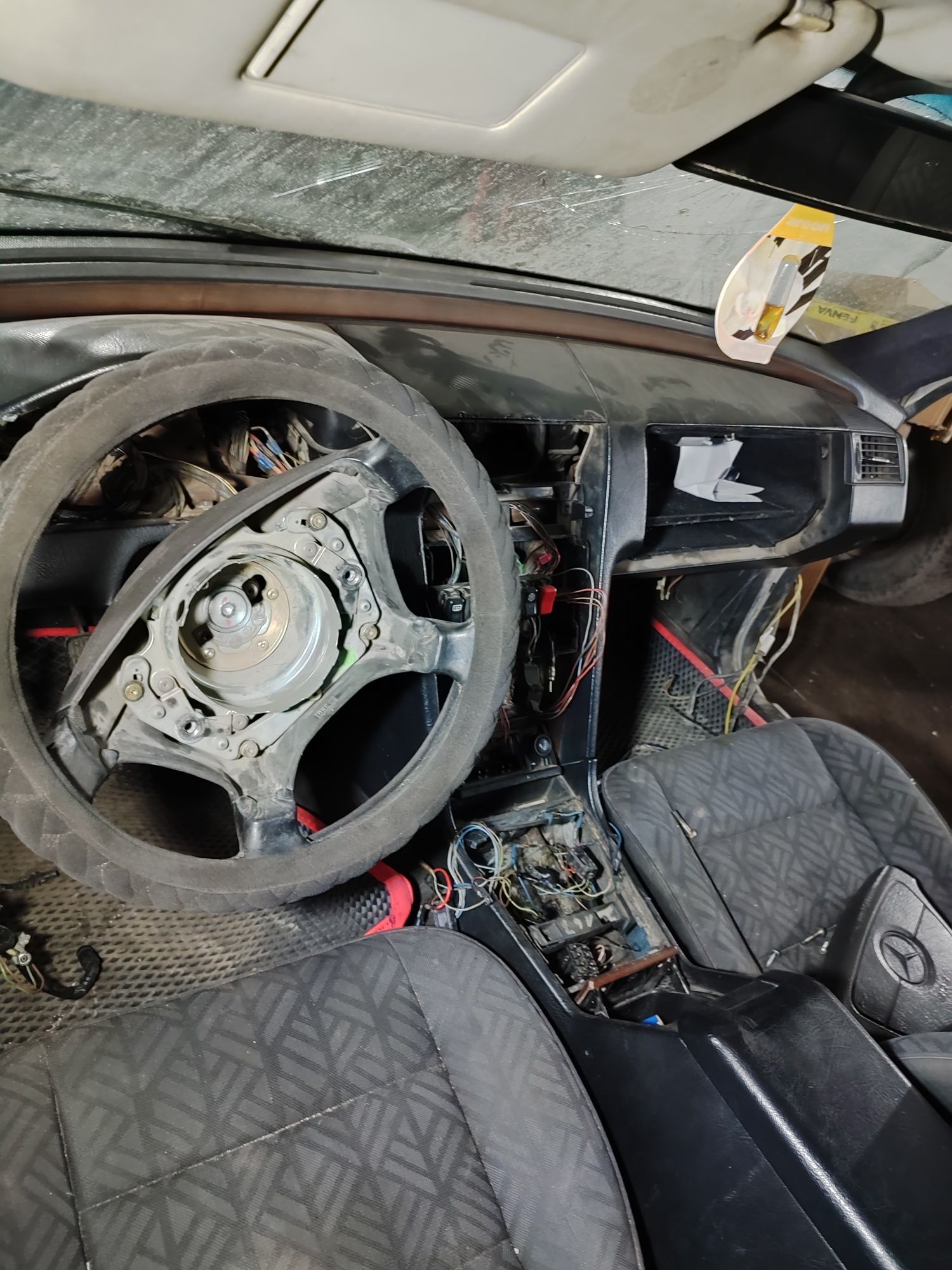 Продам запчасти на Мерседес W202 C220