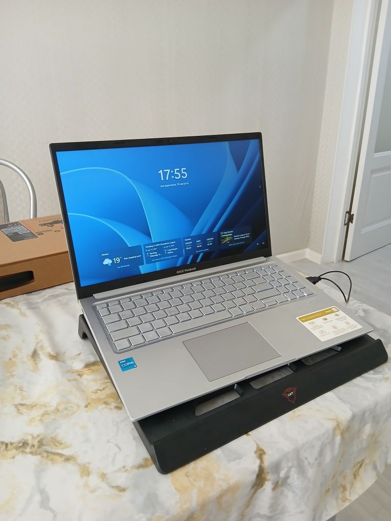 Продам ноутбук Asus vivobook x1504z в идеальном состоянии.