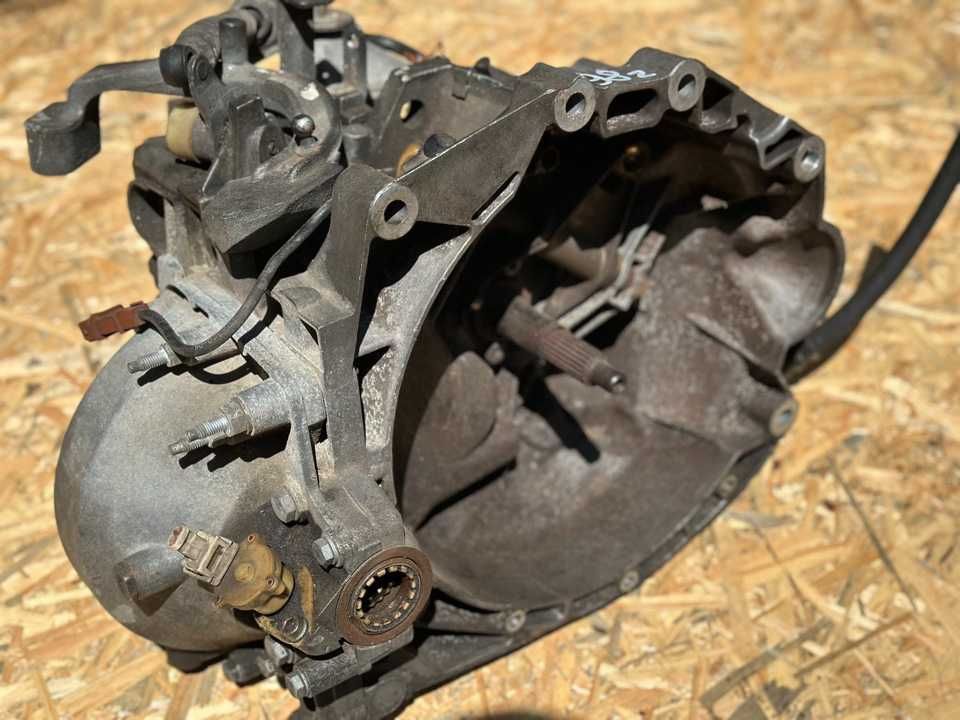 двигатель 3.0V6 Пежо 607, 406   в навесе привозной в наличии