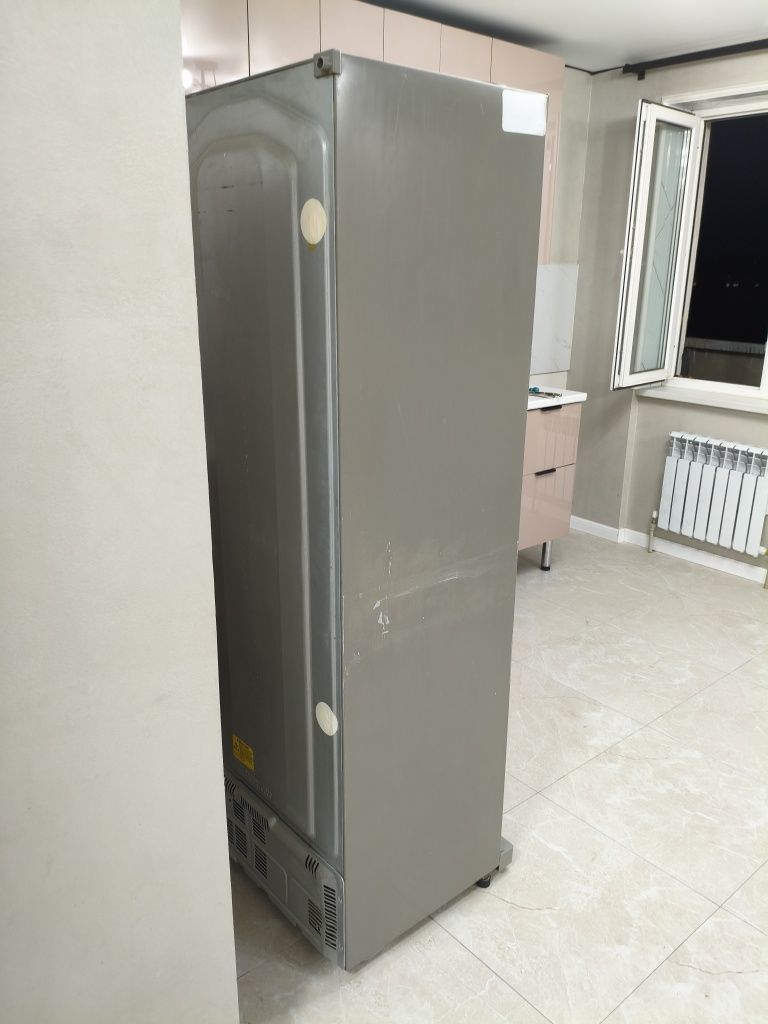Холодильник LG .