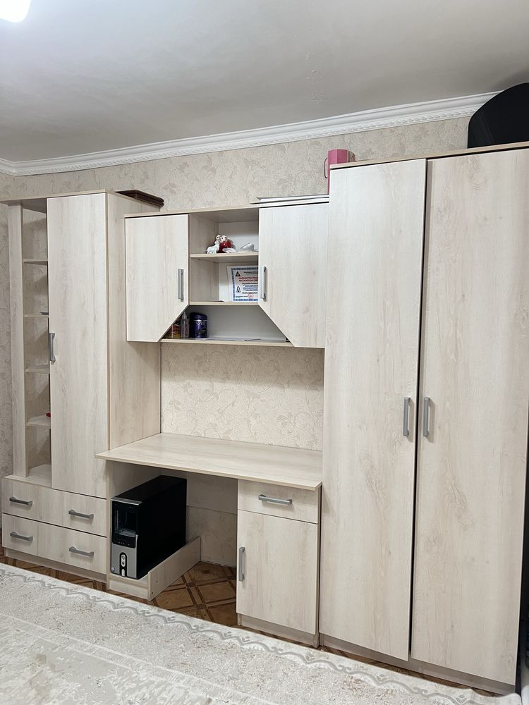 Продам стенку с рабочим местом и двухместную кровать