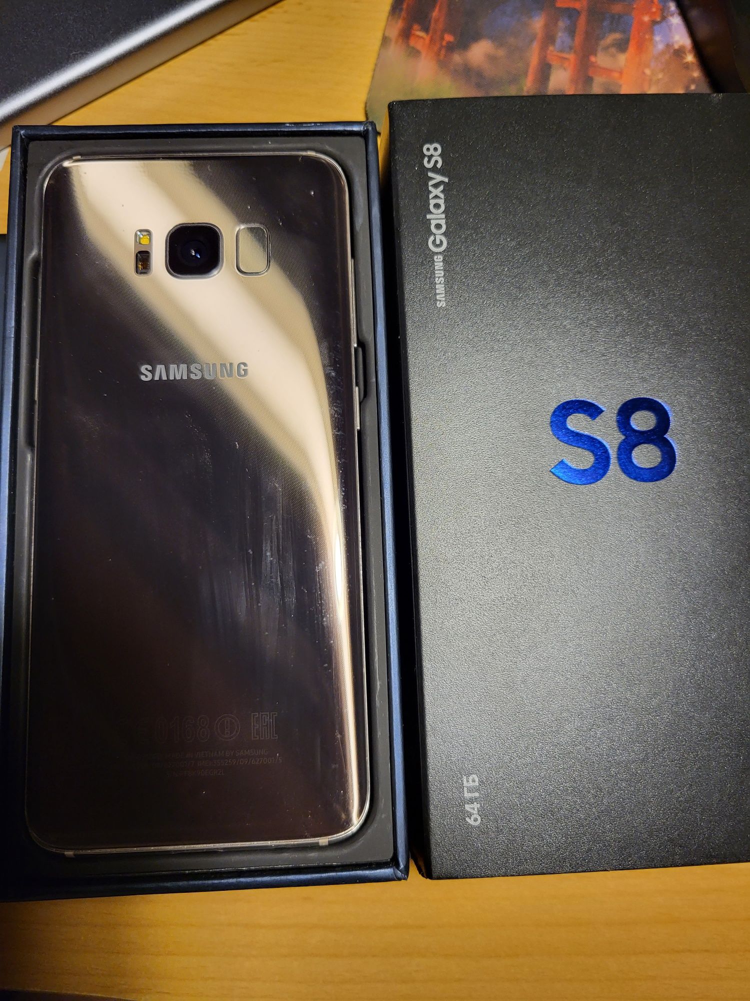 Samsung galaxy s8, 64 Гб, золотистый, полностью рабочий без трещин.