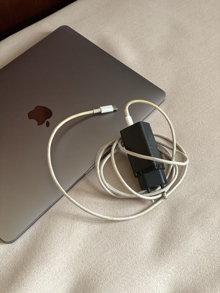 Срочно! Продам MacBook Pro 13” 2017 года