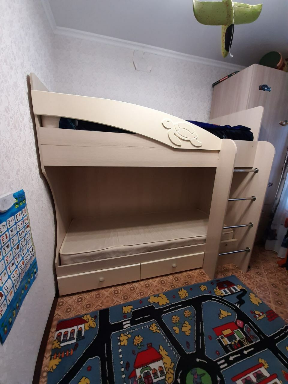 Продается 2 этажная детская кровать