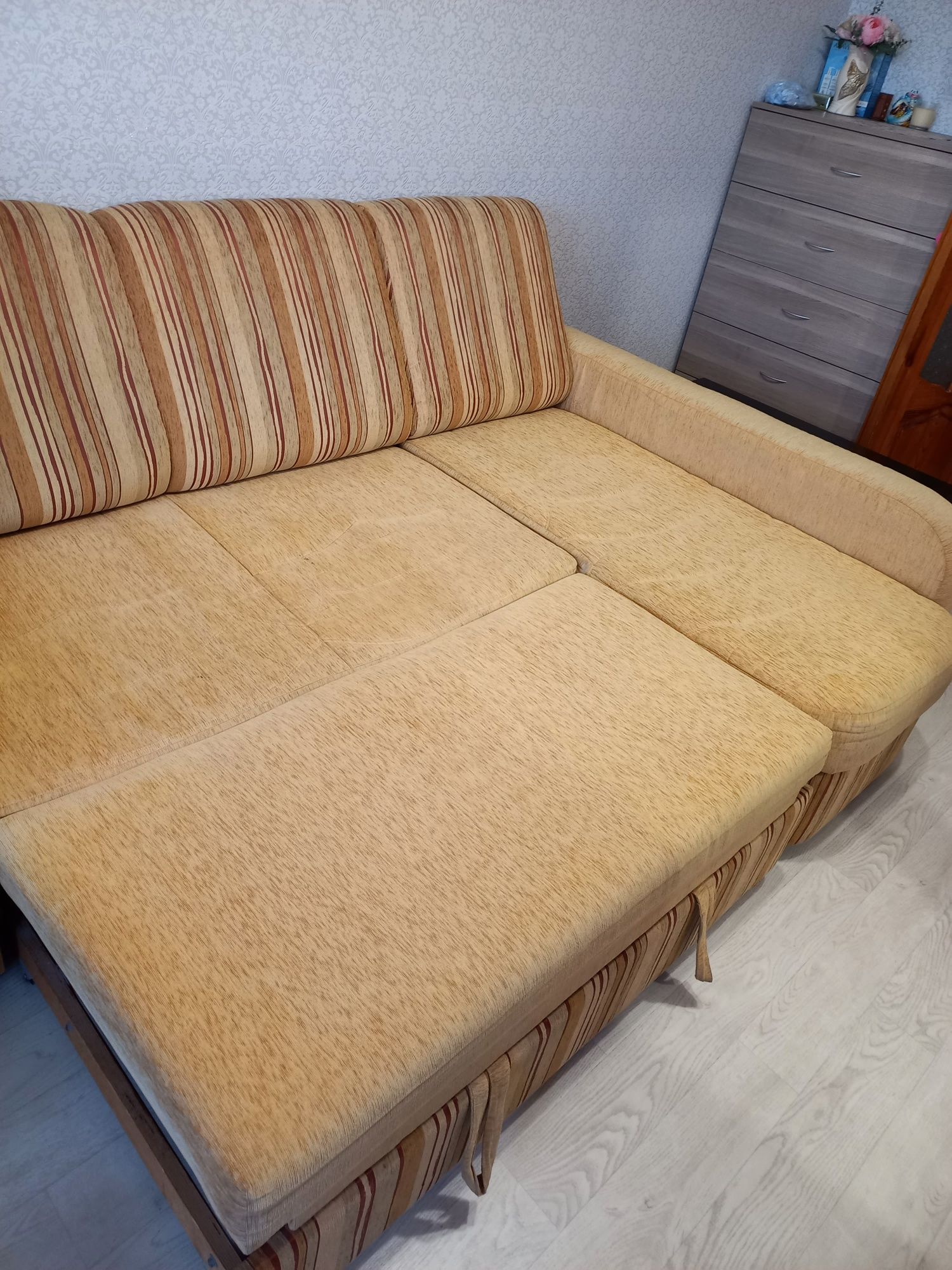 Продам угловой диван