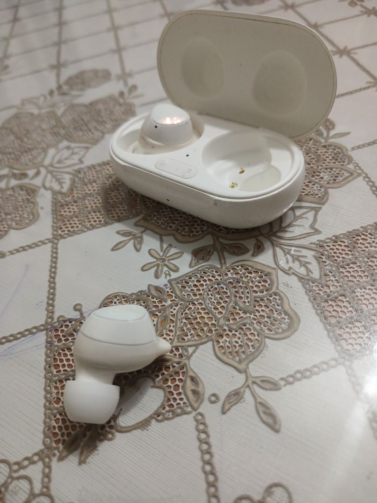 Беспроводные наушники (Galaxy Buds+ (21AB))