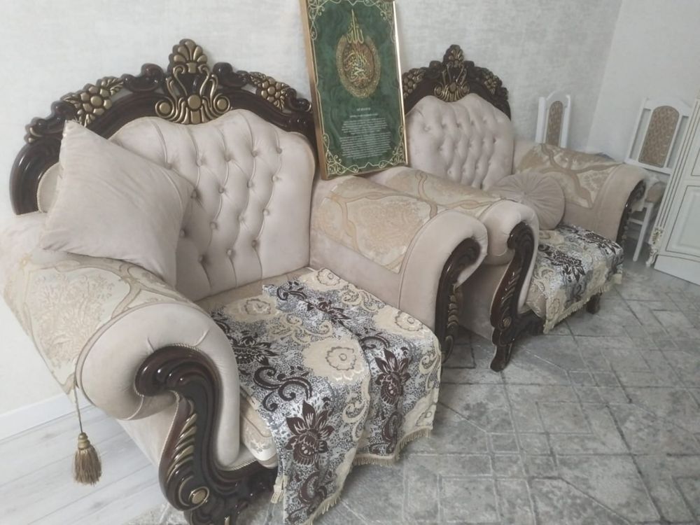 Продается диван в хорошем состояние
