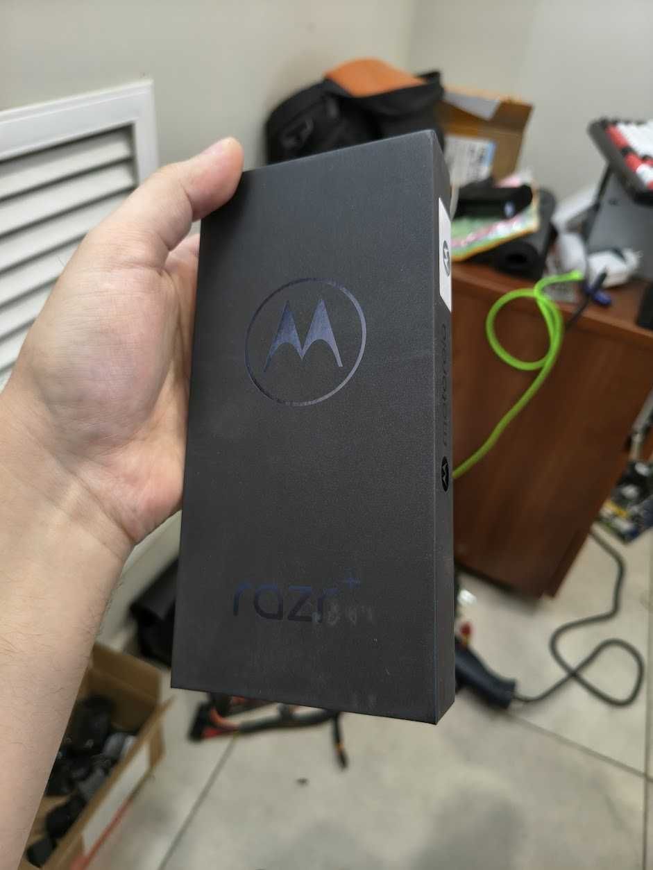 Motorola razr 40 ultra 8/256 новый запечатанный